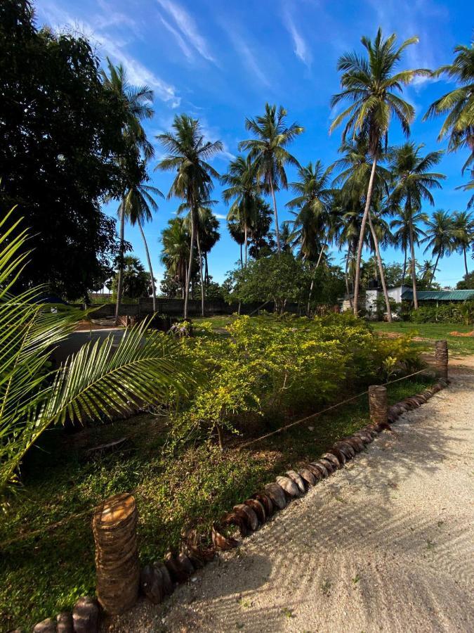 Elena Garden Resort And Restaurant Trincomalee Exterior photo